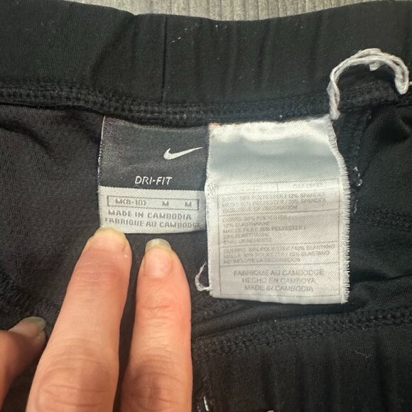 Nike Dri-Fit Capri Legging Womens Medium Running Cropped Yoga Gym ID Pocket - Picture 3 of 6